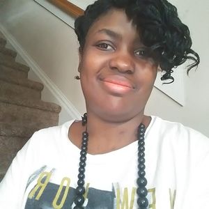 Meet your Posher, Monique